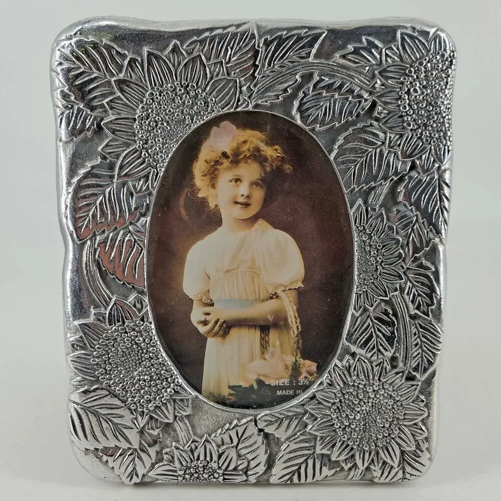 Vintage style silver tone sunflower leaf embossed photo picture frame